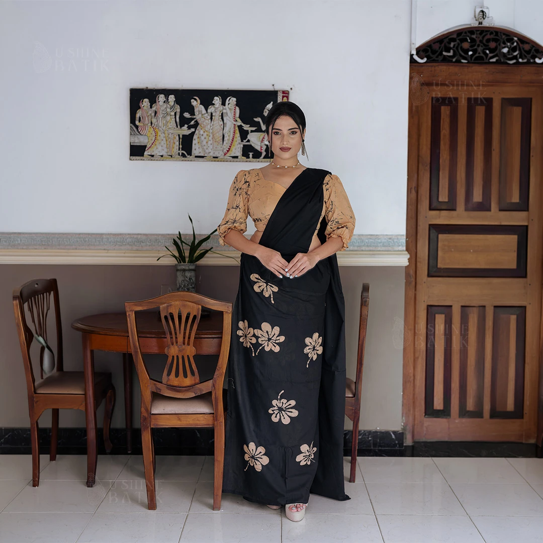202577 - Handcrafted Batik Saree - Beige with Cracks