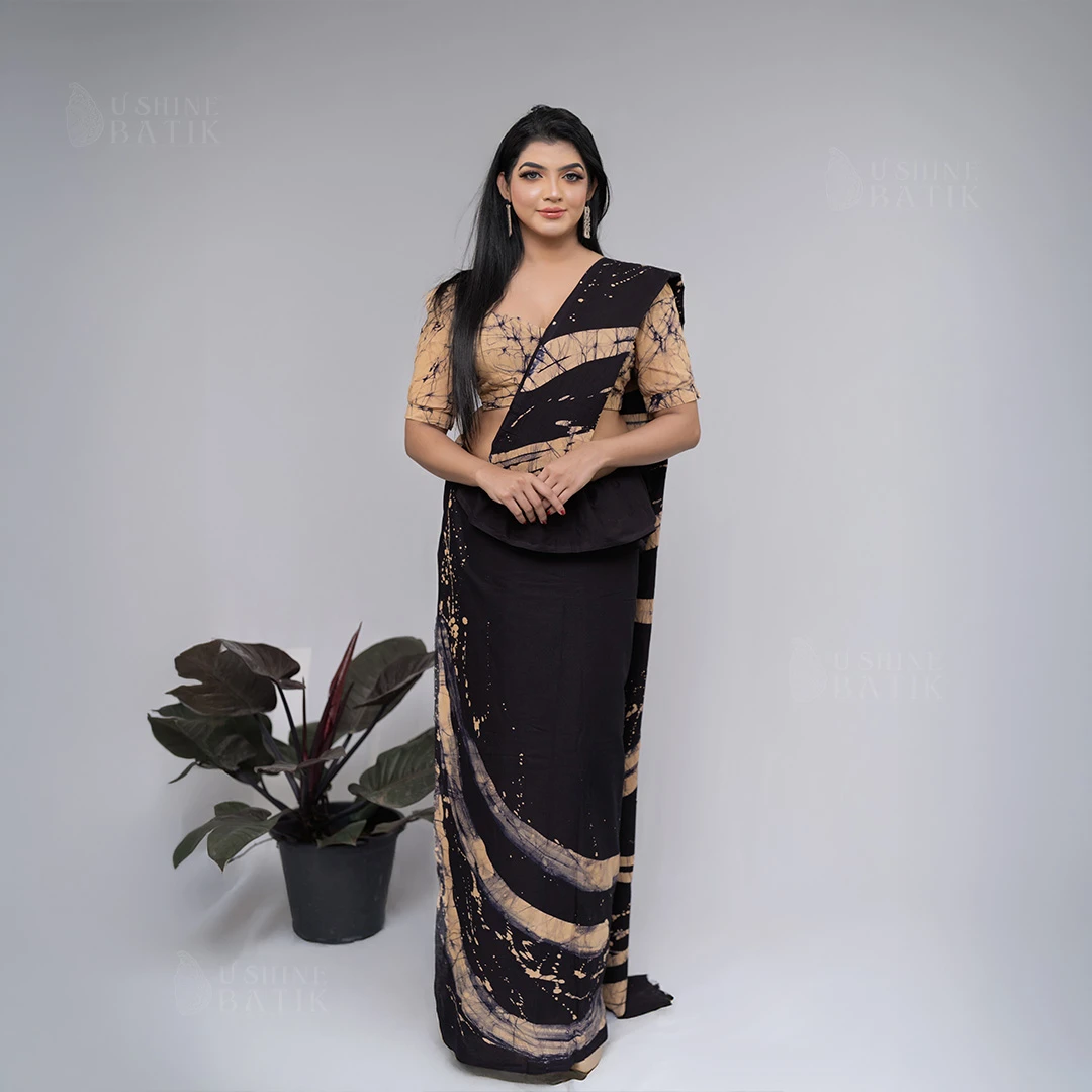 202556 - Handcrafted Batik Saree - Beidge with Cracks